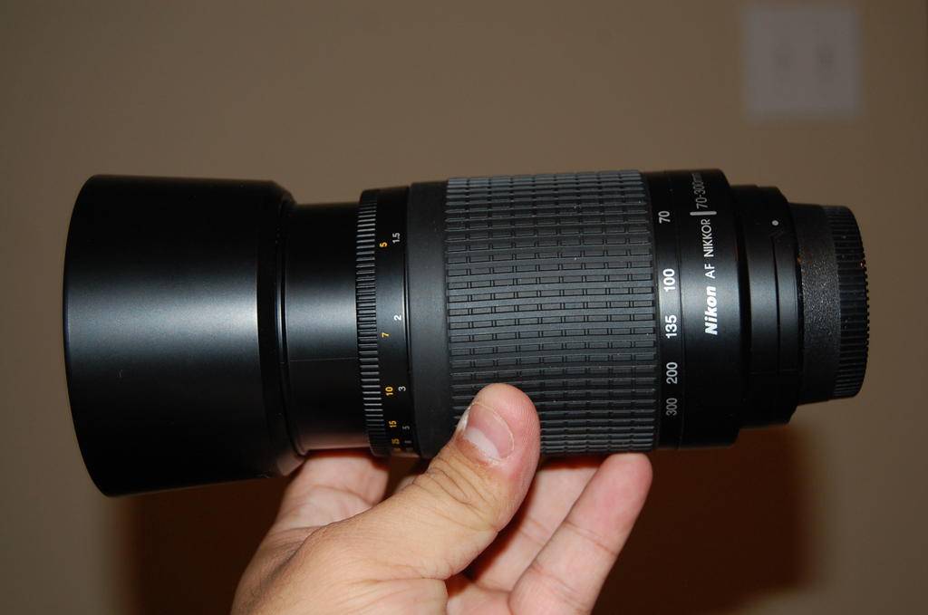 Nikon AF Zoom-NIKKOR 70-300mm f/4-5.6G Lens